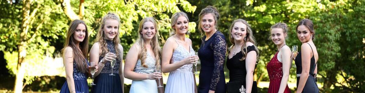 Perth School Ball limousine car hire and ball transport for photo stopover, arrival and after party on the ball night in Perth.